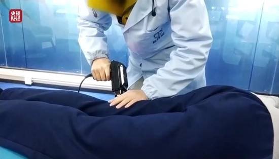  警惕消费陷阱层层设伏；漂白食品藏隐患，AI荐股成圈套，老年人成围猎目标。 新闻 警惕消费陷阱层层设伏；漂白食品藏隐患，AI荐股成圈套，老年人成围猎目标。 新闻 警惕消费陷阱层层设伏；漂白食品藏隐患，AI荐股成圈套，老年人成围猎目标。 新闻