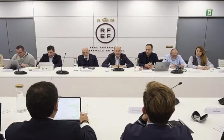  皇马再度缺席改革委员会聚会；对会议价值彻底失望，分歧持续扩大。 体育新闻 皇马再度缺席改革委员会聚会；对会议价值彻底失望，分歧持续扩大。 体育新闻