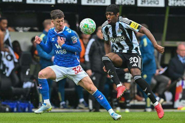  纽卡斯尔联领先崩盘频发，本赛季英超已丢21分，高居全联盟首位。 体育新闻 纽卡斯尔联领先崩盘频发，本赛季英超已丢21分，高居全联盟首位。 体育新闻