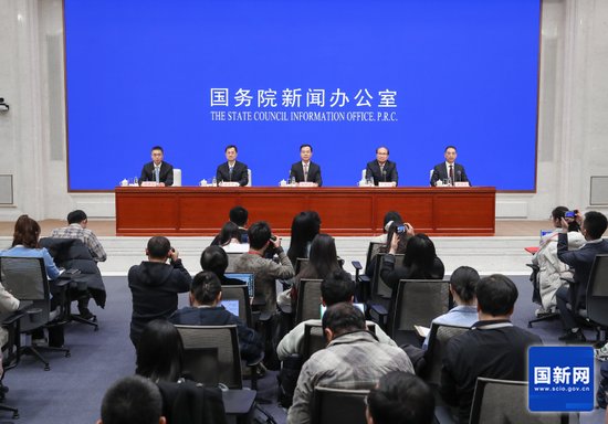 数字中国建设步伐加快；第九届峰会福州启幕，AI创新引领新潮流。