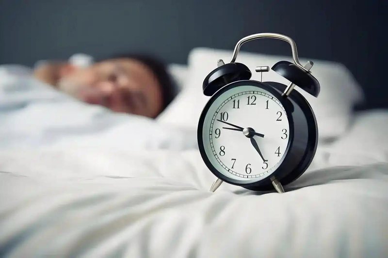  从生理机制到数据验证：午睡如何重塑人体下午的能量曲线 健康养生