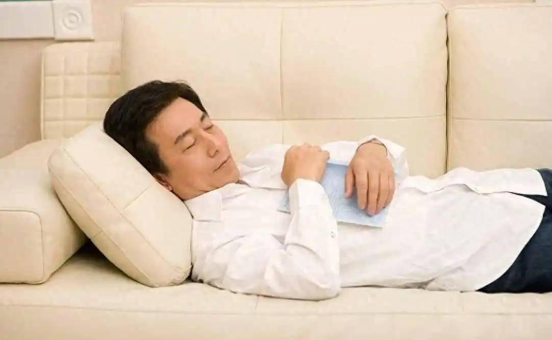 从生理机制到数据验证：午睡如何重塑人体下午的能量曲线 健康养生