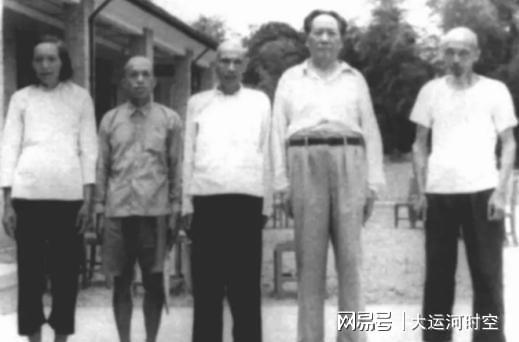 【权力边界】毛泽东与表兄的国庆观礼之争：人民至上原则的制度实践