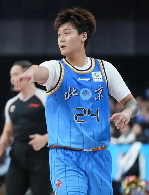  【深度剖析】首钢残阵困局：3人缺阵背后，卡位战变数与战术重组逻辑 体育新闻 【深度剖析】首钢残阵困局：3人缺阵背后，卡位战变数与战术重组逻辑 体育新闻